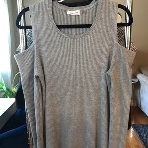 Light Calvin sweater with shoulder cut outs